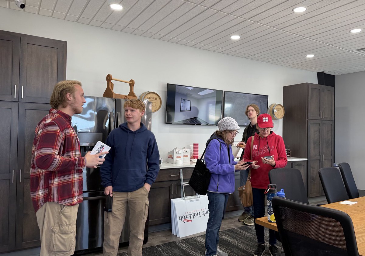 dcrponline's tweet photo. Just another day supporting our Candidates! Walking, knocking and calling for @SenatorRicketts @BrinkerHarding @RickHoldcroft VOTE RED! https://t.co/ZMazhTnpmz https://t.co/v2ZeK5WWN8