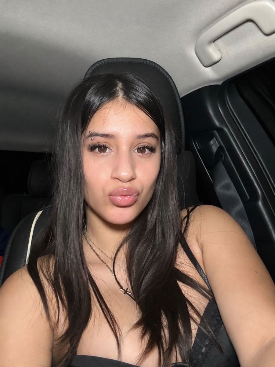 alexaablancoo's tweet photo. late night selfies just hit different https://t.co/TUTAoATkRi