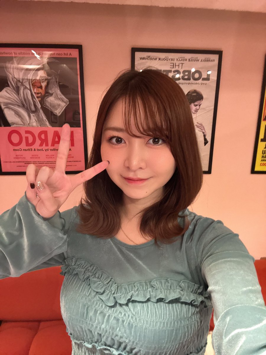 kumikyun0613's tweet photo. 次は関屋警部補に会える日が来るようにを目標に頑張ります❗
大二郎さんの姪の岩田華怜ちゃんは元AKBでグループ在籍中は推しが仲良しだったので応援してました。
先週、華怜ちゃんの大阪イベントは今回の三人娘が有ったのでパス💦
いつか伯父様と2人のイベント勝手に期待してます😅
#Gメン75
#岩田華怜 https://t.co/d6OFM9OZ79