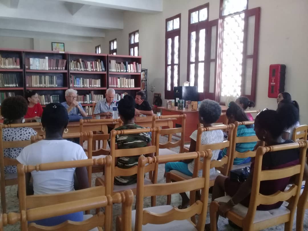 CpllGT's tweet photo. El Encuentro con autores, espacio de promoción, regresó desde la @BibliotecaGt para dialogar acerca del 65 aniversario de la UNEAC. Los escritores Mireya Piñeiro, José Sánchez Guerra y José Ramón Sánchez fueron protagonistas de la iniciativa conducida x Margarita Canseco. https://t.co/PcT1Y3mvan