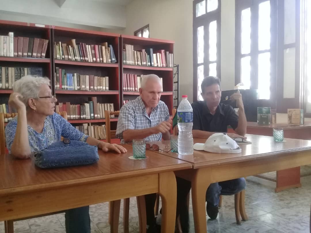 CpllGT's tweet photo. El Encuentro con autores, espacio de promoción, regresó desde la @BibliotecaGt para dialogar acerca del 65 aniversario de la UNEAC. Los escritores Mireya Piñeiro, José Sánchez Guerra y José Ramón Sánchez fueron protagonistas de la iniciativa conducida x Margarita Canseco. https://t.co/PcT1Y3mvan