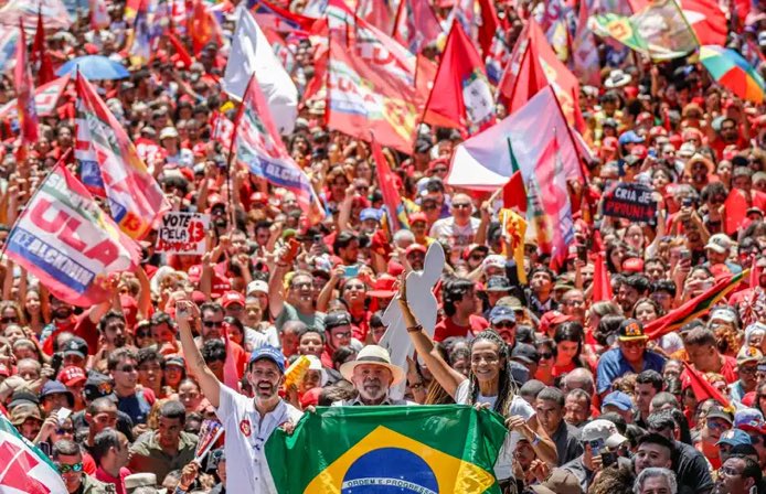 IsisBraga's tweet photo. #ExercitoDoLulaDominouTudo https://t.co/ydmd5ZEcaG