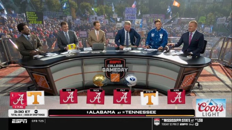 briancrice's tweet photo. Also, @SteveYoungQB , honorary VFL: https://t.co/D61ueptG76