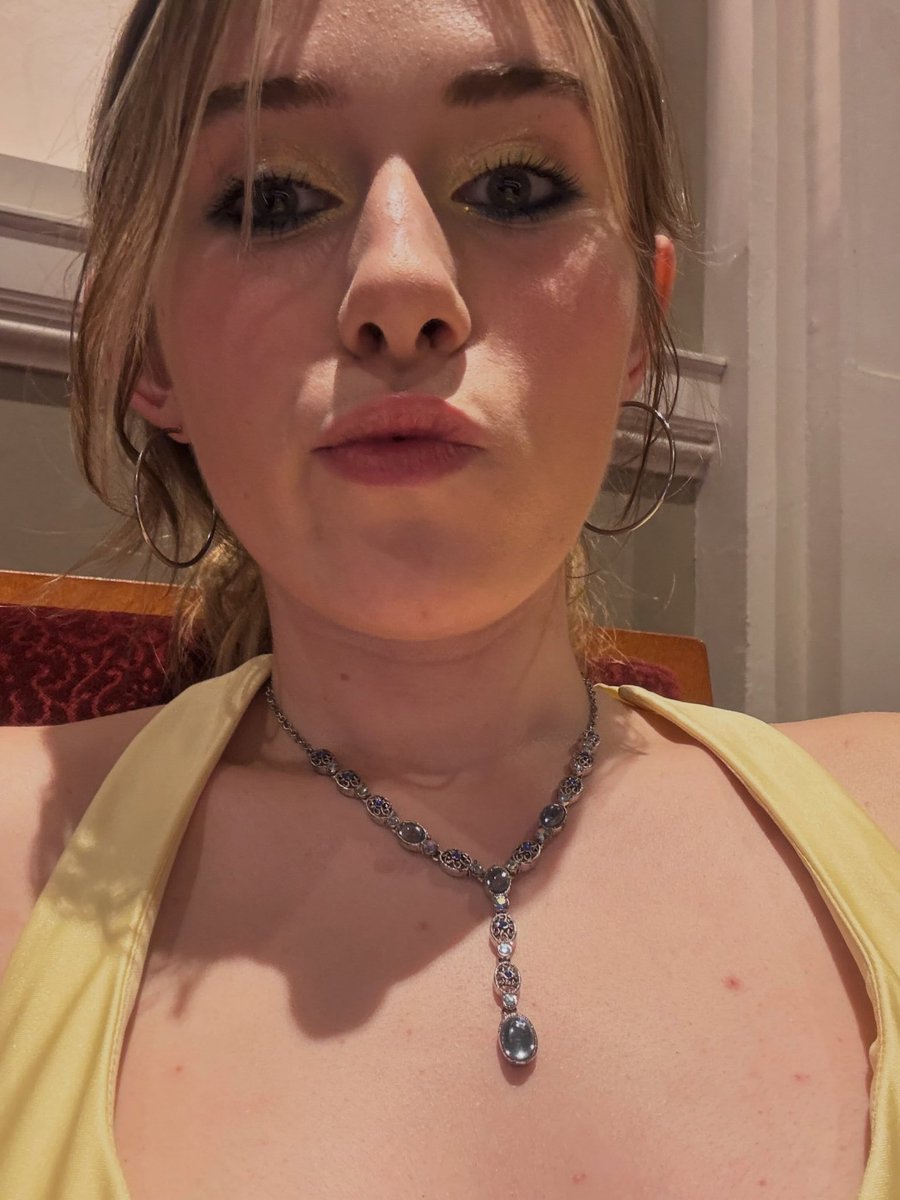irlgooner4567's tweet photo. I beat @gooonerbeta in a #wankbattle and won his irl Abby. Her insta is b4b3_l0v3r https://t.co/FleJBG4gdS
