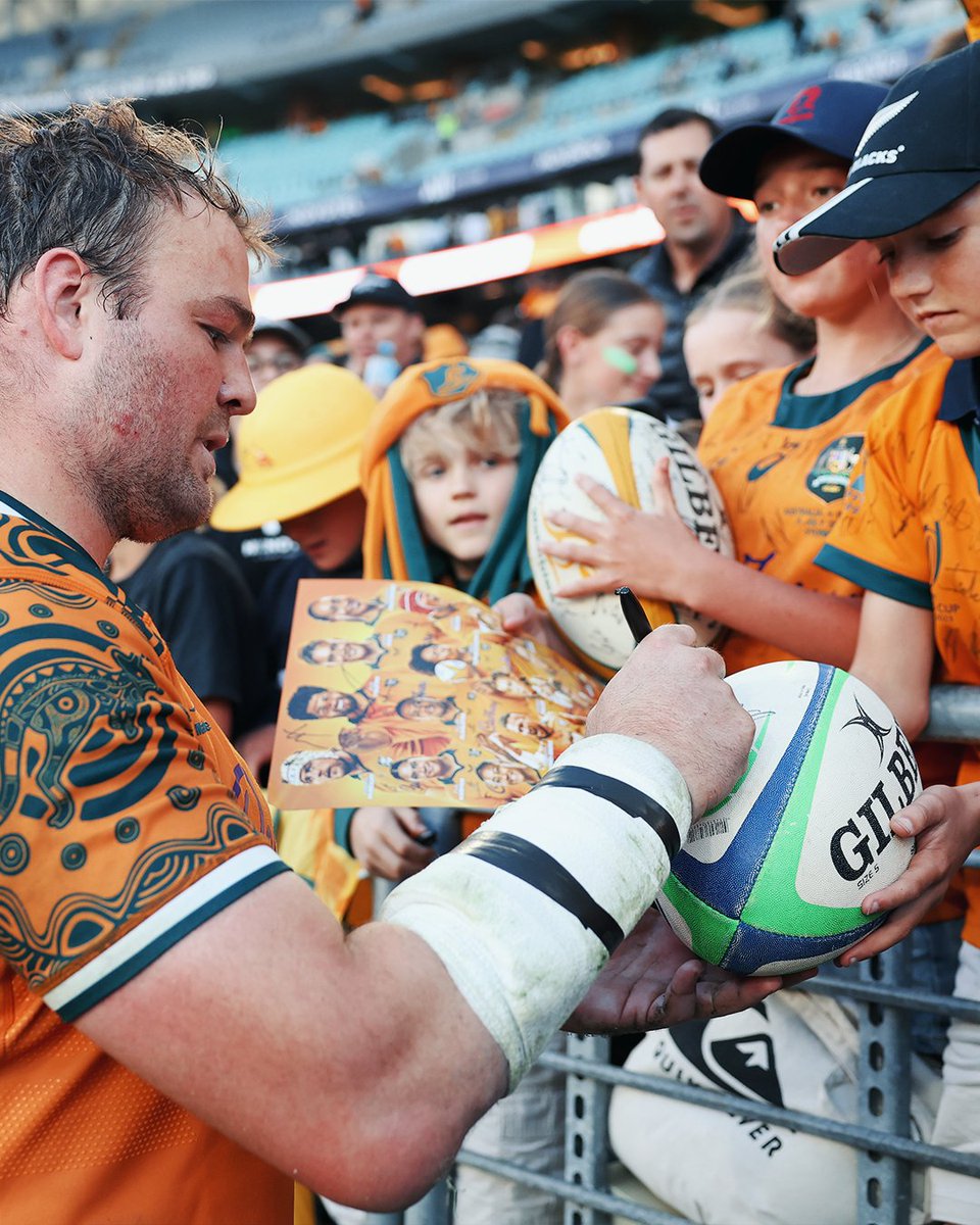 wallabies's tweet photo. Your support means everything 💚💛

Thank you, Sydney 🙌

@CadburyAU | #ACheerAndAHalf https://t.co/ik60oEsmz6