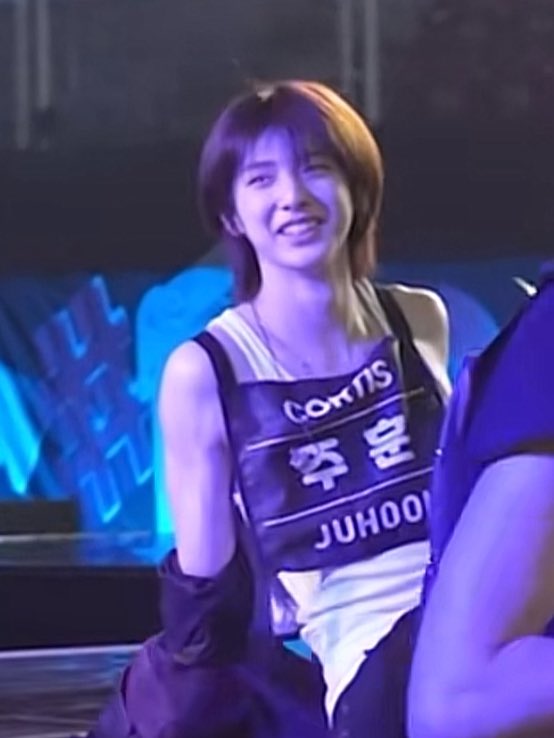 grrruyi's tweet photo. Bring juhoon’s bangs now https://t.co/d2wp0ipzLP