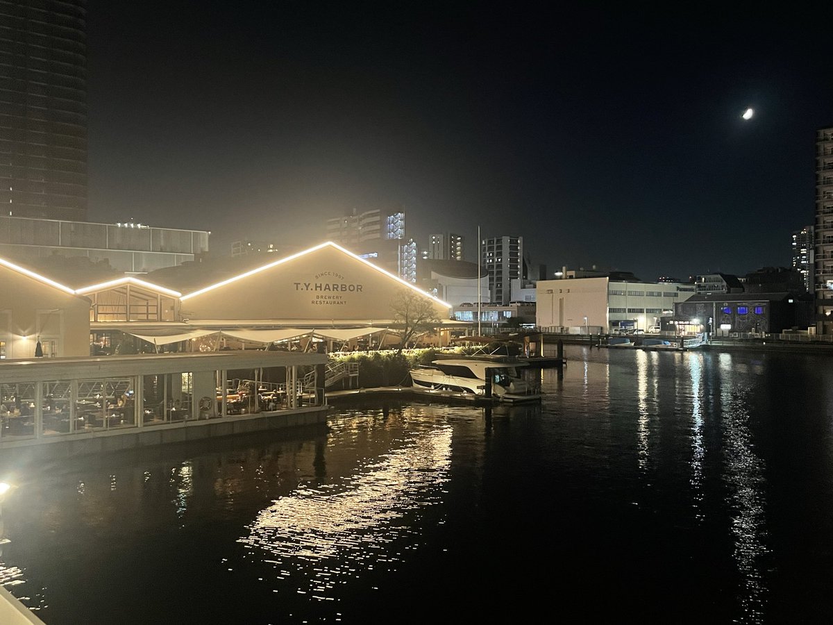 ccb1003's tweet photo. 数年ぶりに会う友人とちょっとオシャレディナー⛵️水上ラウンジのデッキ席、オープンで気持ちよかった！ただし、ここって浮いてたのね🫨ゆらゆら揺れるので船酔いする人は室内オススメ
仕事以外にもボランティアや後進の育成にいつも燃えてる彼女、歳を重ねてからの生き方に刺激を受けたいい夜でした🥂 https://t.co/fA8J7F8Ulg