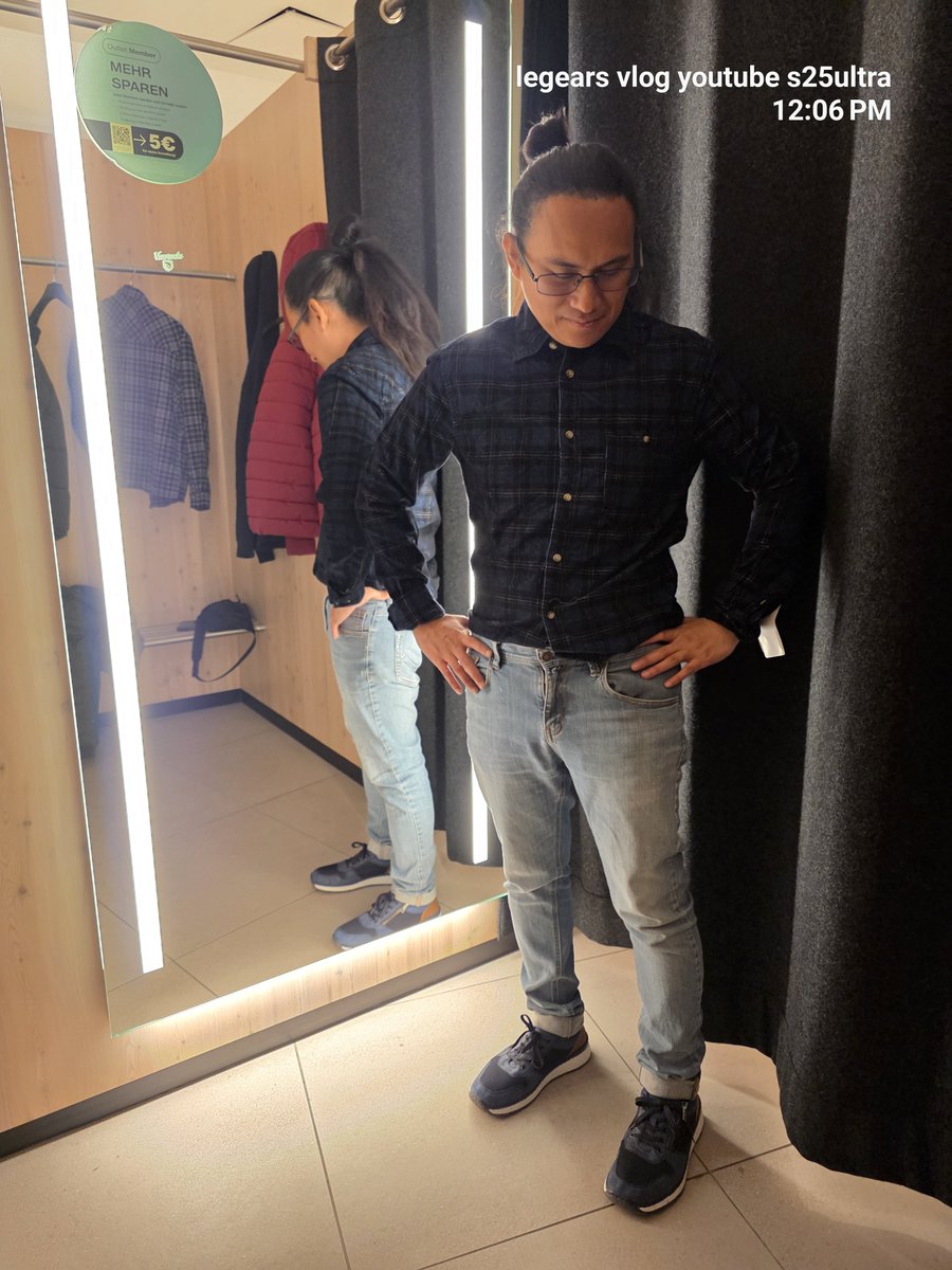 LEGEARSVLOG's tweet photo. Fresh finds at Zalando Outlet Bielefeld! 🛍️ Loving this new plaid and denim combo. What do you guys think of the fit? Drop a 1-10 rating below! 👇
#ZalandoOutlet #Bielefeld #NewClothes #OOTD #LeGearsVlog https://t.co/jrX1rBsN4N
