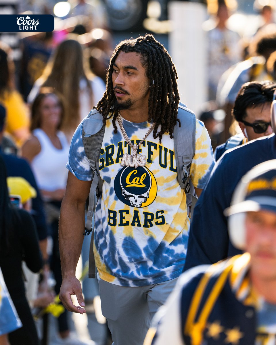 CalFootball's tweet photo. A touch of Blue &amp; Gold 🔵🟡

#GoBears https://t.co/s7eVSR5zGg