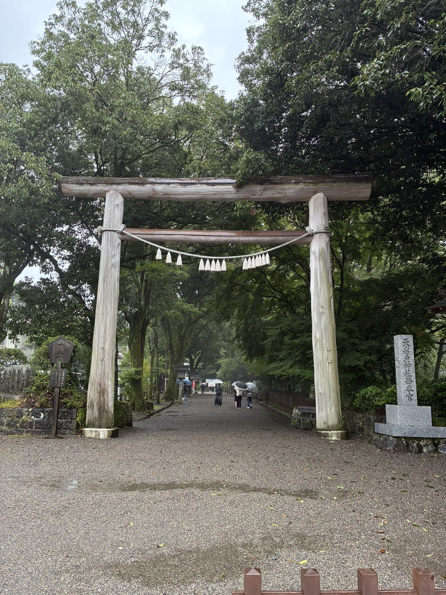 mmmmzno13's tweet photo. 天岩戸神社には鶏がいて、八大龍王水神には猫がいた https://t.co/njkdDVYBJC
