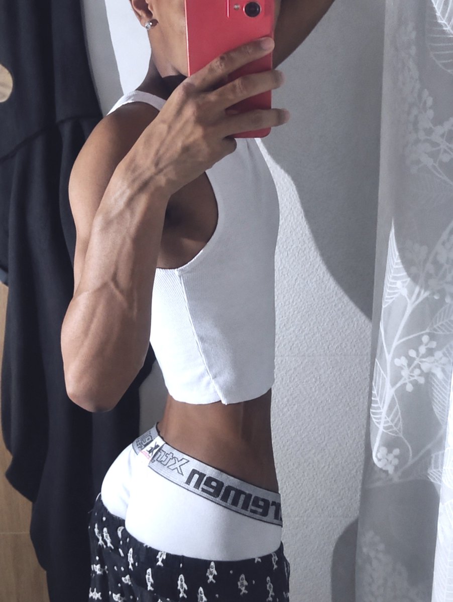 Jho04n_'s tweet photo. Si en veo así ahora, imagínese si me meto al gym °.•🐈‍⬛⋆✴︎˚｡⋆ https://t.co/eBvycDUbCv
