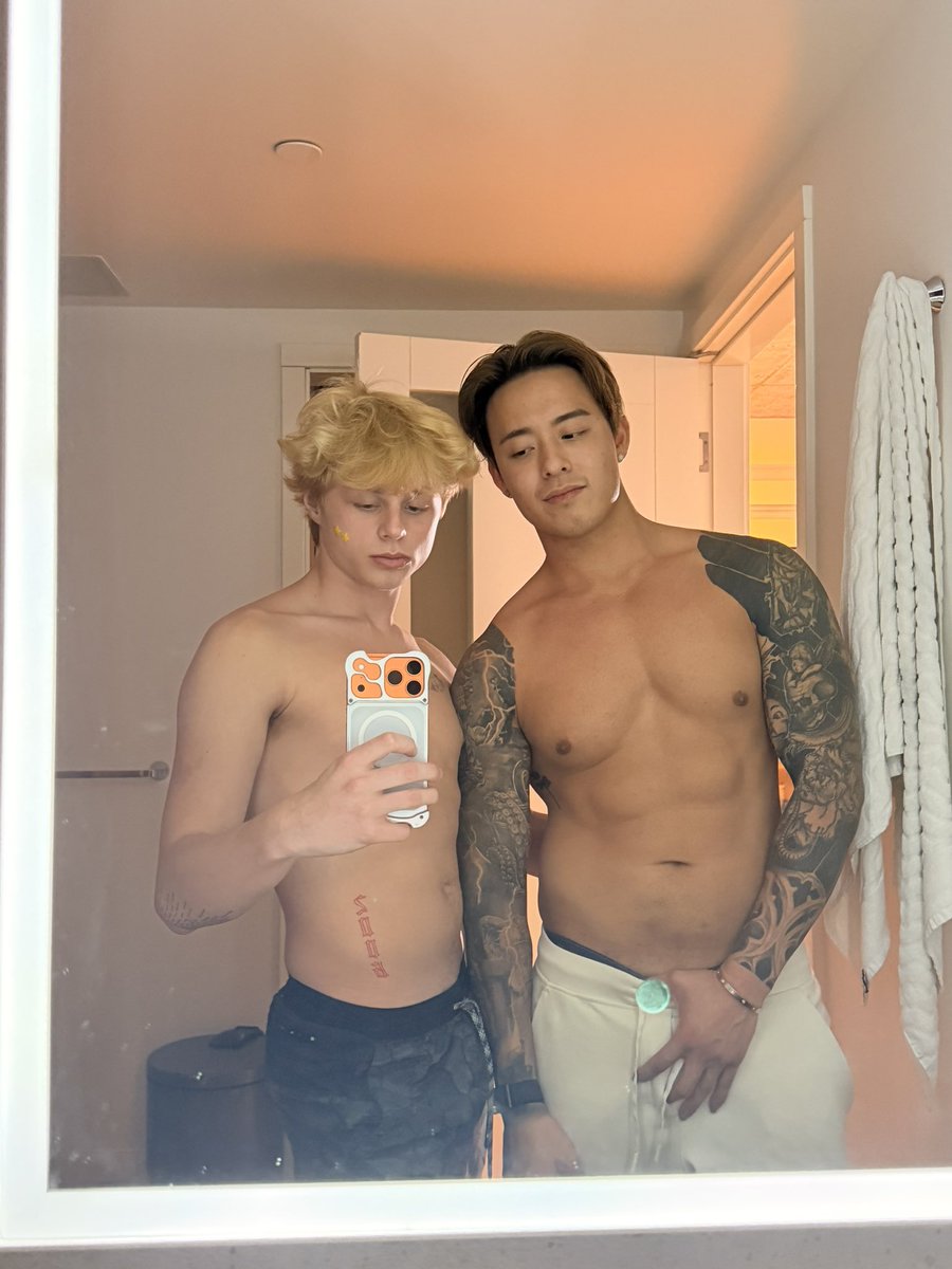 tituslow22's tweet photo. so tight bro 🥵😳 chudai @ryan_reeves18 

https://t.co/90NRcxtMyV https://t.co/2P7ltxYbzj