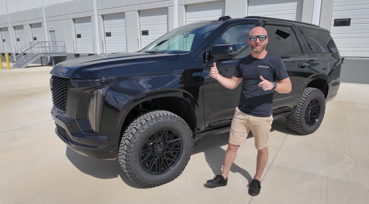 Gaz6com's tweet photo. 2026 Cadillac Escalade: Gökyüzüne Kadar Yükselen Bu Süper Havalı Jackal SUV'u

https://t.co/xbq7TvNXl0

#haber #cadillac #escalade https://t.co/mMkQo7LGg5