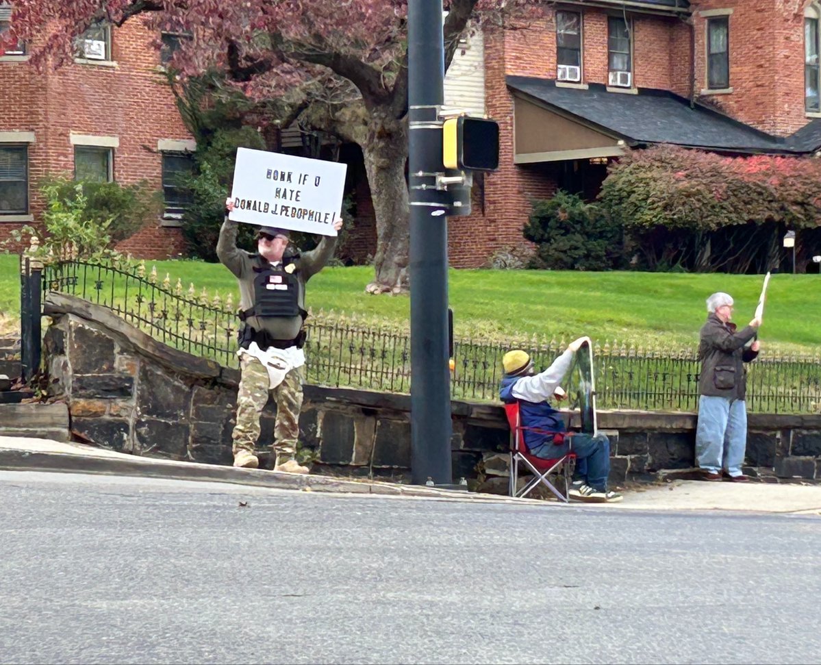 MBZepedaCortes's tweet photo. Small but spirited #NoKings protest today in the little town of #BethlehemPA About 150 ppl earlier when it was at its peak… I wish more young people had attended. https://t.co/rO2mDcffLb