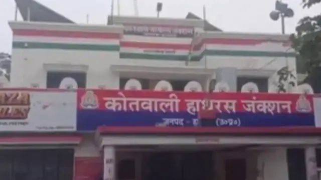 HathrasDigital's tweet photo. हाथरस में नर्सिंग और फार्मेसी कोर्स में दाखिले के नाम पर लाखों की ठगी का खुलासा। शिक्षण संस्थान ने फर्जी परीक्षाएं कराकर नकली अंकतालिकाएं थमाईं, हर विद्यार्थी से डेढ़ लाख तक फीस वसूली। न्यायालय के आदेश पर हाथरस जंक्शन थाने में छह नामजद और दो-तीन अज्ञात के खिलाफ मुकदमा दर्ज।
#Hathras #HathrasNews #HathrasPolice #FraudAlert #CrimeNews
@hathraspolice @Uppolice @rangealigarh @dgpup @dm_hathras @UPGovt @CMOfficeUP @uppstf