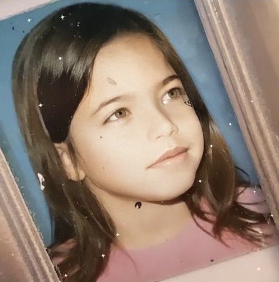 swagluthor's tweet photo. chicas todo bien con que ustedes quieran odiar a emilia mernes por los motivos que se hayan inventado en su cabecita pero no pueden decir que esta toda hecha cuando siempre fue hermosa https://t.co/7feVSpJ4mt