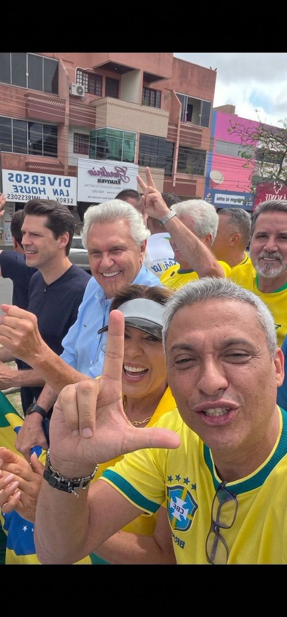GarridoR11's tweet photo. @oocbrazill Ate os chorumes de Goiás fazendo o L e com e ao mesmo tempo o tetra https://t.co/760J0aR56e