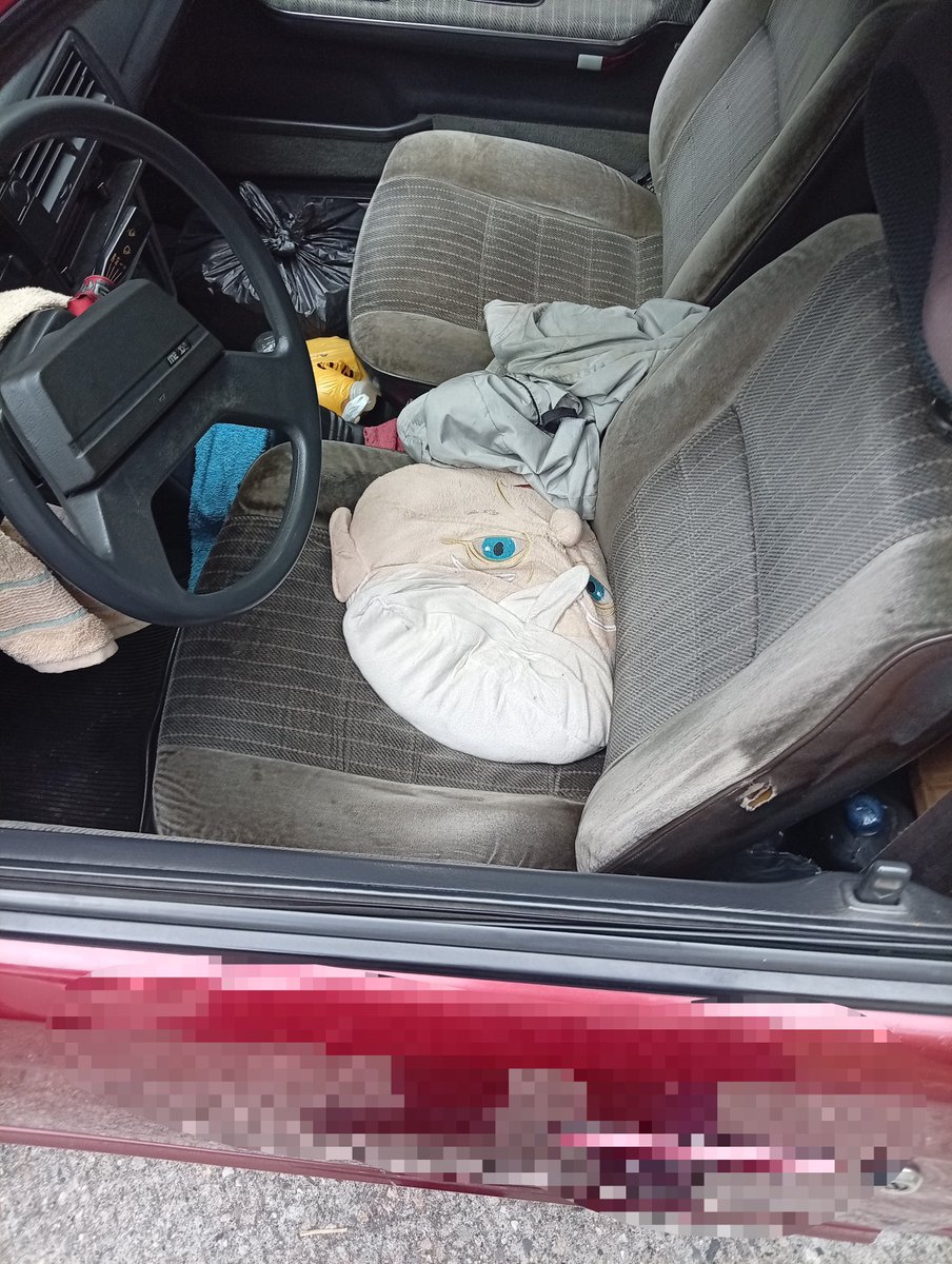 MiguelA85884729's tweet photo. Lincon el huele pedos...da miedo fuera de bromas.
(El dueño del carro casi me pega por tomarle foto)

No sé
Tiene la cara de Epstein. https://t.co/YpxpWQ9cOD