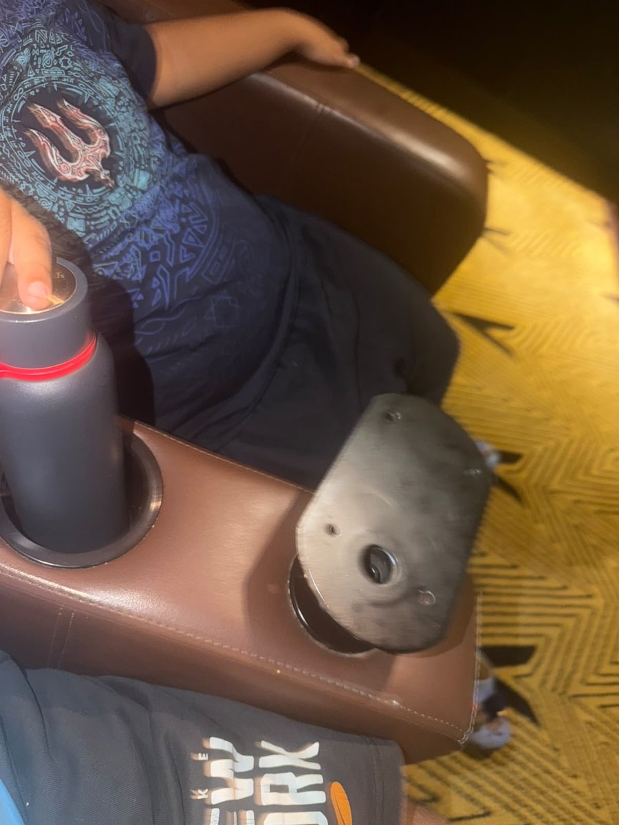 karora027's tweet photo. @_PVRCinemas Citimall Mumbai never fails to disappoint. Chose this venue only bcoz of the timings and yet again broken recliners . Why are we paying 3x the price ?? For comfort &amp; convenience n not this !! https://t.co/4wq1DZTo7A
