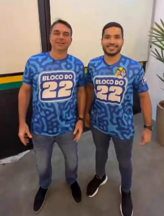 Alexmorettibr's tweet photo. Precisamos falar sobre André Fernandes.

Ele é um dos principais motivos pelos quais as manifestações de direita estão tão animadas e crescendo cada vez mais no Nordeste. Ele transformou um ato político em literalmente um carnaval, fazendo com que milhares de pessoas participassem de algo sério de uma forma descontraída, animada e envolvente.

Esse homem precisa ser eleito governador do Ceará!