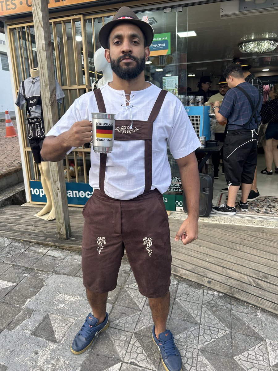 cassiusogro's tweet photo. Falam como se eu fosse Hitler, mas eu sou um NIGGA.
Cassius Ogro, o Kanye Brasileiro Melhor Comediante e Cabra Mais Macho do BR. https://t.co/81dHpoOTiA