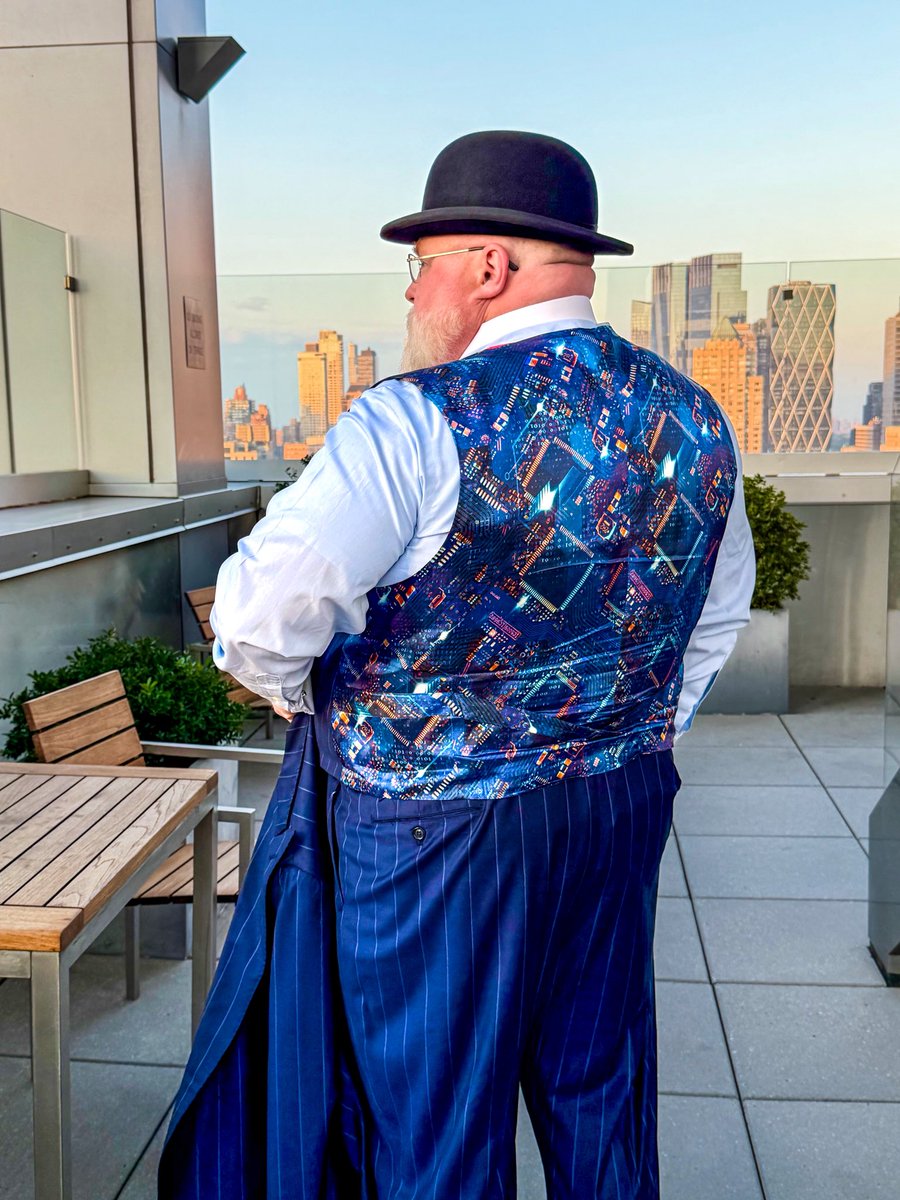 TheBigSartorial's tweet photo. When you’re just trying to blend in with the other early 20th century railroad barons…
#Gentleman #suitedup  #wiwt #bigandtall https://t.co/NTcQCKwRik
