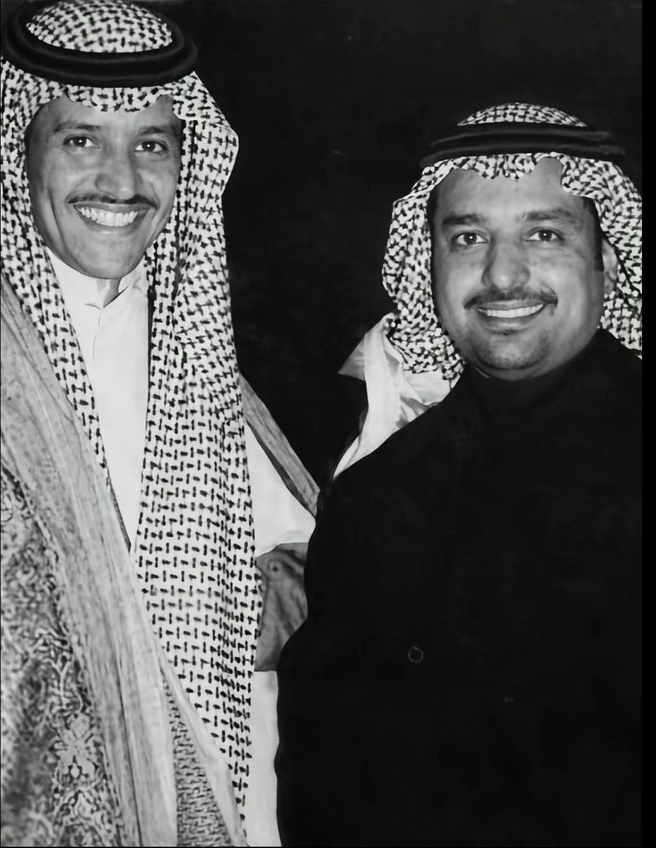 ah_68_'s tweet photo. يقول :خالد عبد الرحمن 
لا تمزح ب كلمة أحبك وأبيك 
ترا المشاعر مافيها مزوح 

رد عليه : راشد الماجد 
مهو كل من حبك يخالد يبيك 
بعض المحبه ماوراها غير الجروح . https://t.co/SzRPraKBMV