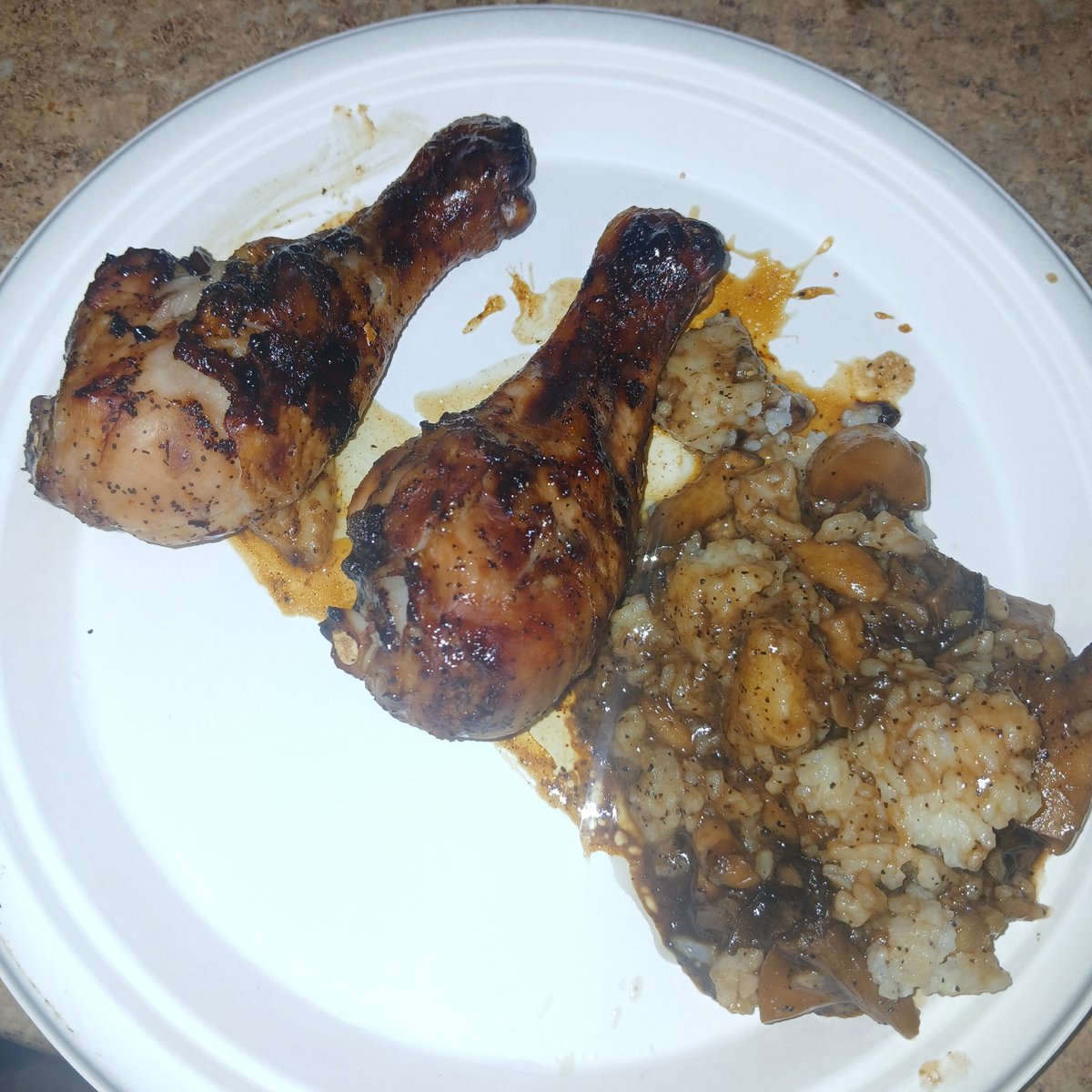 KimMariJersey83's tweet photo. @GSmokesweed1 #menucall #goodeats #homecooked 

BBQ baked chicken and Jasmine rice with marinated mushrooms.

2 chicken drumsticks
1 cup chopped mushrooms 
1/2 tsp Vegeta seasoning
2-3 Tbsp of Cento Glaze (for the mushrooms)
Jasmine rice was leftovers (only 1 cup left) https://t.co/Gvzas0BRee