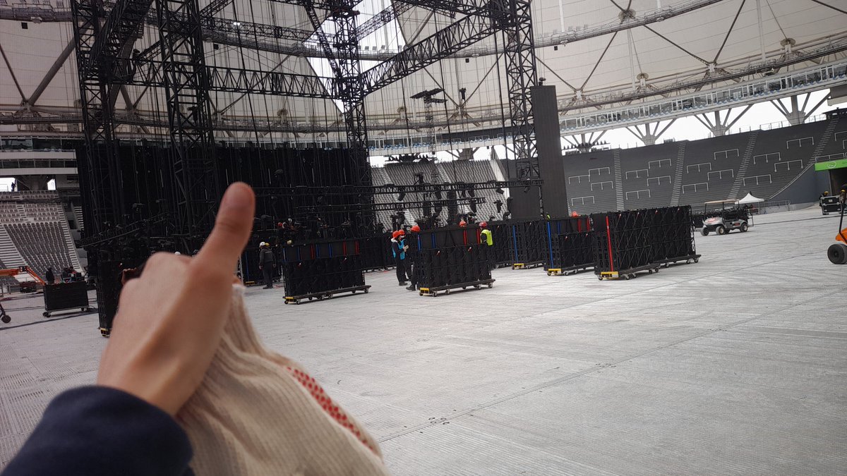 LujanM33's tweet photo. Las pantallas son realmente gigantes (algunas fotos que me va pasando mi hermana desde la plata )cuando me pases más les aviso 🫱🏻‍🫲🏼🫡 https://t.co/432grNEy4n
