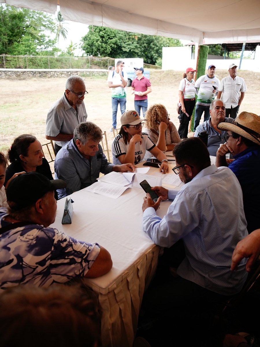 nicmaduroguerra's tweet photo. Desde las hermosas tierras de Yaracuy reafirmamos el compromiso de las familias venezolanas para nutrir con sus ideas y aportes a la Ley Ganadera, una poderosa herramienta que desde la Asamblea Nacional fortalecemos para proteger al campesino y a los productores de todo el país. https://t.co/3aqDASMGKb