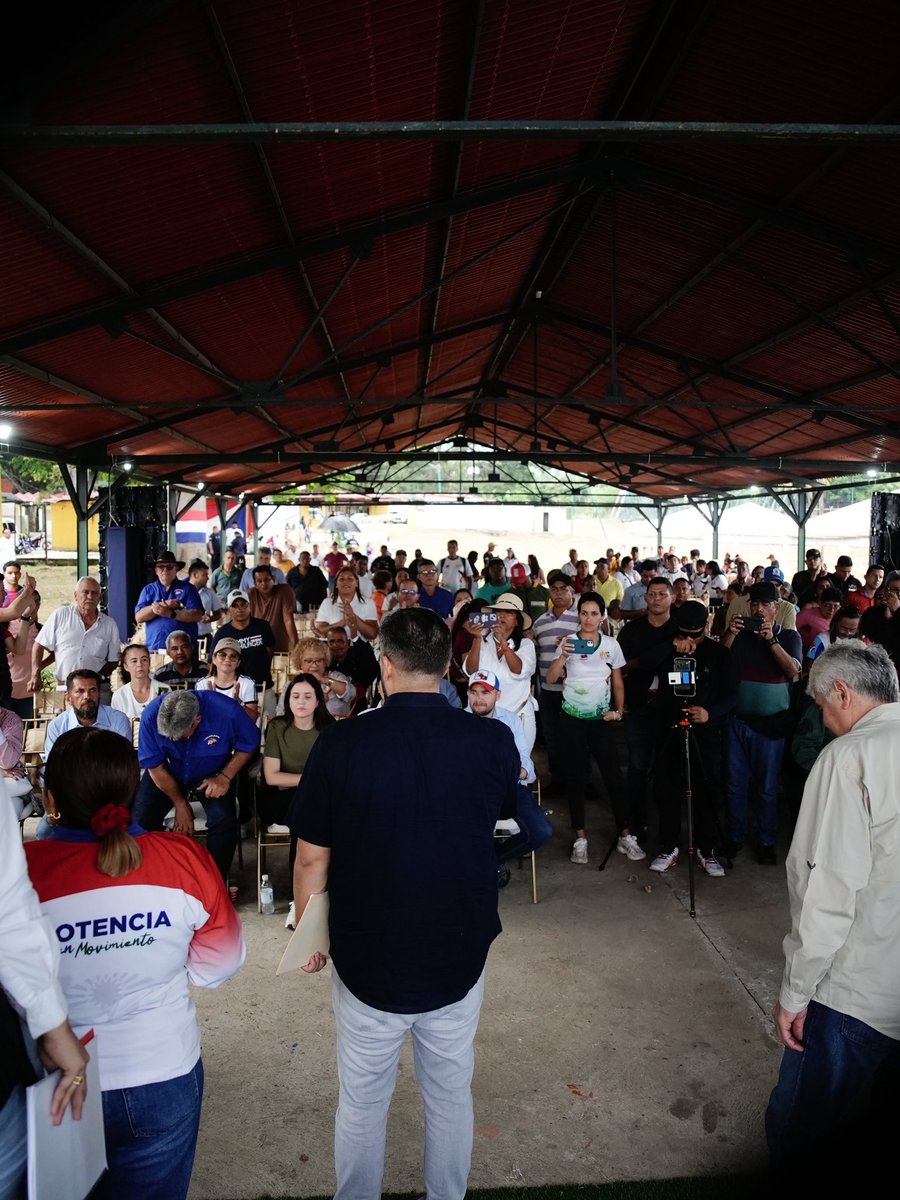 nicmaduroguerra's tweet photo. Desde las hermosas tierras de Yaracuy reafirmamos el compromiso de las familias venezolanas para nutrir con sus ideas y aportes a la Ley Ganadera, una poderosa herramienta que desde la Asamblea Nacional fortalecemos para proteger al campesino y a los productores de todo el país. https://t.co/3aqDASMGKb