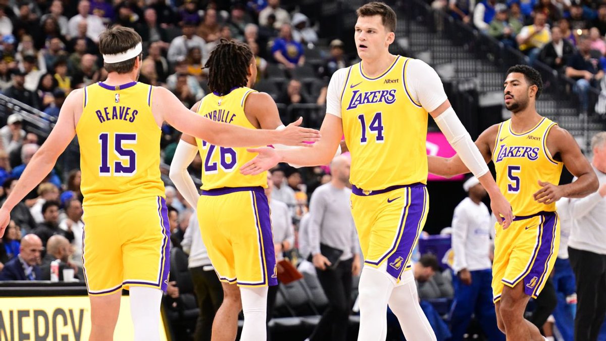 LakeShowFamily's tweet photo. The Lakers first 10 games of this season:

vs. GSW  
vs. LAC
@ Utah
vs. Portland
@ LAC
@ GSW
vs. Toronto
vs. Miami
@ Sacramento
vs. Portland 

How many wins? 👀👇🤔 https://t.co/ZN1yvGFvoK