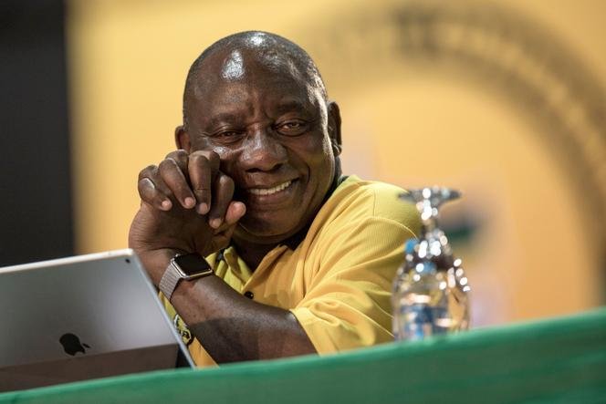Intelligency225's tweet photo. #SouthAfrica 🇿🇦
Queen Arusha une génisse Ankolé gestante appartenant à l’élevage Ntaba Nyoni du président #CyrilRamaphosa , a été vendue pour 6,4 millions de rands, soit environ 210 millions FCFA. Un record sud-africain pour une femelle bovine toutes races confondues. ⬇️ https://t.co/rbxLlPcZHm