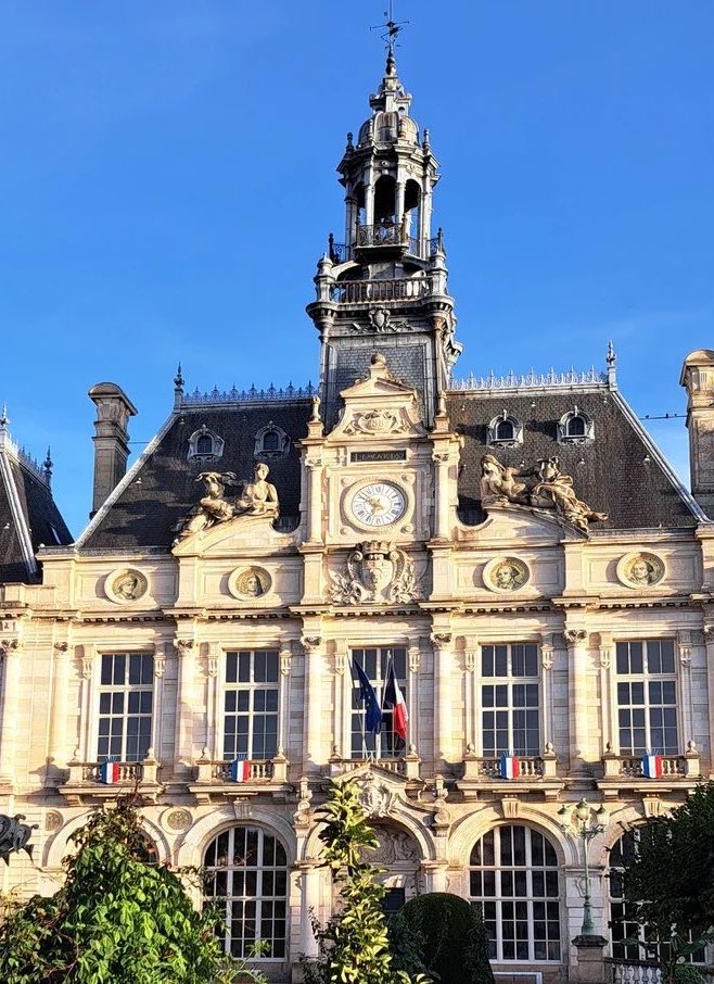 DamienRieu's tweet photo. France éternelle VS Nouvelle France https://t.co/f4uzioVfOU