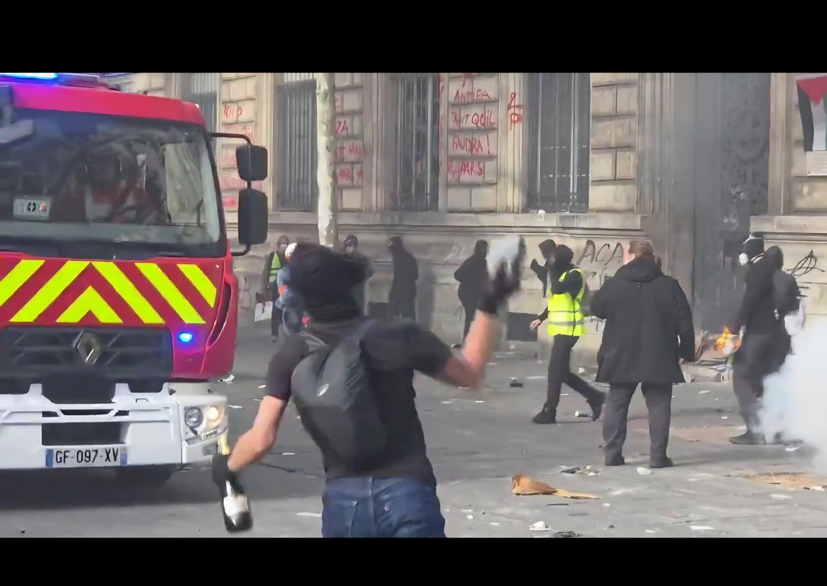 Noe08130's tweet photo. @Magelya777 Je refuse aussi de faire société les pute de LFI https://t.co/P5AzLsnnp1