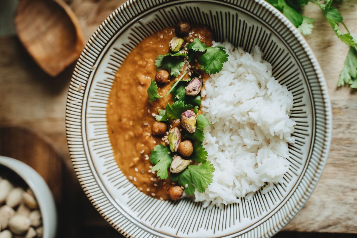 foodnov's tweet photo. Need a steadier lunch? Try a lentil rice bowl: 1/2 veggies, 1/4 lentils, 1/4 brown rice, plus water + a spoon of yogurt or olive oil. It can help you stay focused and satisfied through the afternoon. What would you add? #BalancedMeal #LunchIdea #Foodnov https://t.co/QTjjPBfmRC
