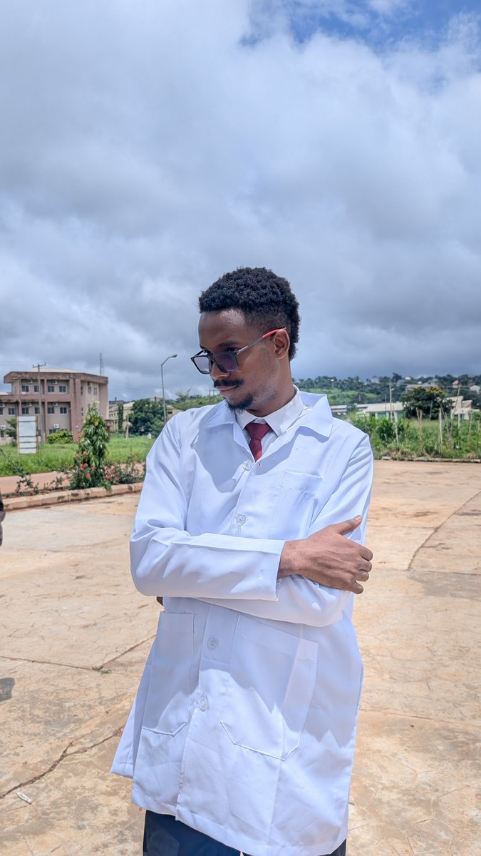 ebubethecyborg's tweet photo. Signed out in August. Started my internship in October. Not bad for some that spent six years chasing a degree. Up next induction and residency 😭🤲🏽. https://t.co/FBszplkxbP