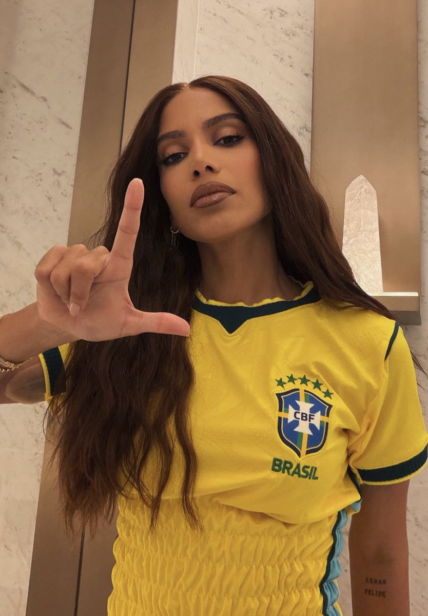 poponze's tweet photo. DIVA! Anitta reforça seu apoio a Lula. 🇧🇷 https://t.co/QbV5SGLdCm