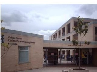 pntleondacendra's tweet photo. Ministra @PaolaHolguin En Bogotá existe un colegio público que lleva el nombre de Carlos Pizarro Leongómez, antiguo terrorista de la guerrilla del M-19.

Se trata de una institución educativa distrital en Bosa, financiada con recursos públicos.

¿Es apropiado que un colegio público lleve el nombre de quien dirigió una organización terrorista que reclutaba niños?

La reconciliación nacional no debería impedirnos debatir los símbolos y referentes que el Estado transmite a las nuevas generaciones.

La Secretaría de Educación de Bogotá debería abrir una discusión pública sobre el cambio de nombre de esta institución.

Pido que compartan esta información.