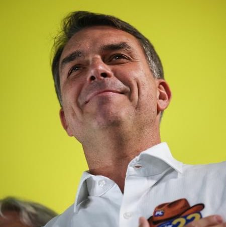 meioindep's tweet photo. 🚨VIRA VOTO! Popó, ex-apoiador de Lula, declara voto em Flávio no 2º turno

Boxeador tetracampeão mundial de boxe compareceu ao ato do candidato do PL em Salvador. https://t.co/UIMCwmO2Q3