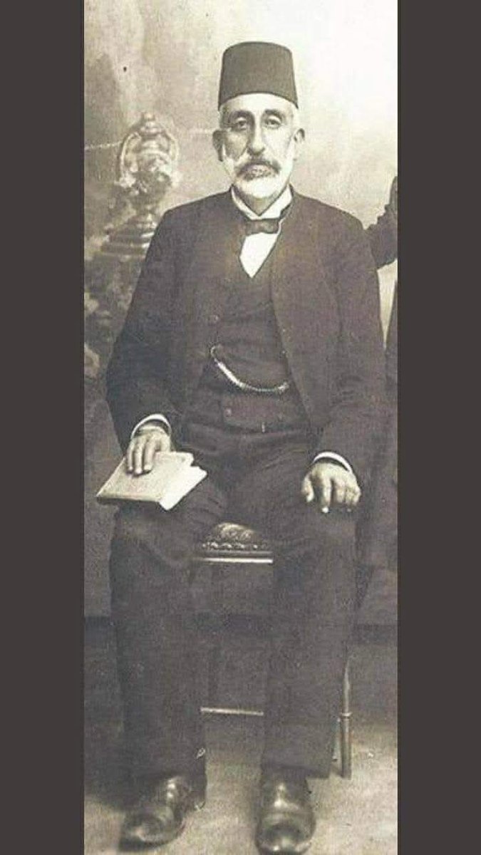 Fettahoglu3421's tweet photo. Ilgaz Zorlu dedesi hakkında "Müslüman gibi görünüp Sabetaizmin güçlenmesi için çalışıyordu.Kurduğu okulda Sabetaist öğrencilerin nasıl gizleneceğini öğretiyordu. Okulda Tevrat Kabbala dersi veriyordu. Sabataycıları organize ediyordu" diyor.
Okulun adı Terakki-Feyziye Mektebi. https://t.co/JLLGtfxdfd