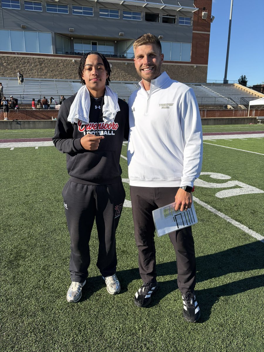 AmareRoney_'s tweet photo. Thank you @CvilleTigersFB and @CoachBBanks for the hospitality today for the game visit!

@SrHighFootball @D_Marc11 @BRoberts42 https://t.co/2CVB85EPAC