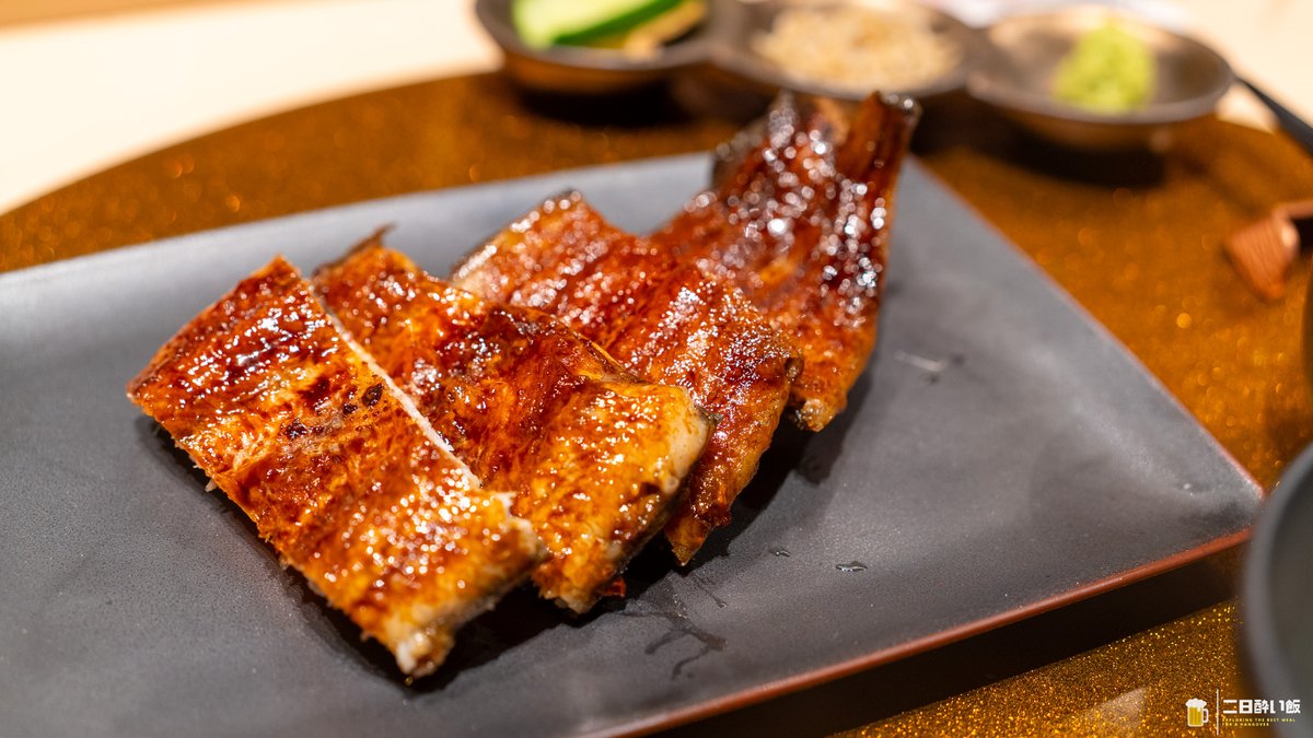 hangover_meal's tweet photo. 鰻大好きなみなさま、神楽坂 濱千の地下一階で地焼きの鰻懐石を！意外な名物カツサンド、シャインマスカットのうざくから薄めのたれの蒲焼きと釜炊き龍の瞳へ、4種ペアリングとおしゃべりを楽しむ夜でした^^
https://t.co/5kmvR6IIrj
#神楽坂濱千 #神楽坂 #鰻 https://t.co/xv5uJxFPuH