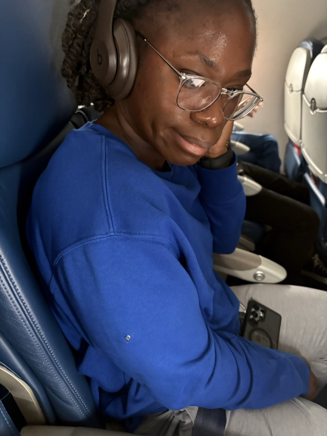 BoysClubWorld's tweet photo. i hope whoever stole my amazon package was also planning on being the delta passenger who put an earring in her sweatshirt to defend her personal space for halloween https://t.co/tBuPDoQU2x