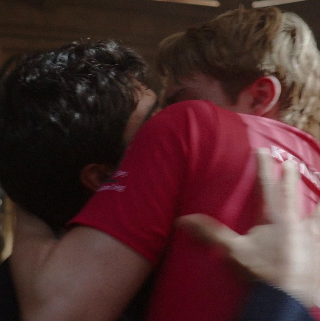 songofgalitzine's tweet photo. they still call it the buzziest kiss of all time https://t.co/xY85LagV0M