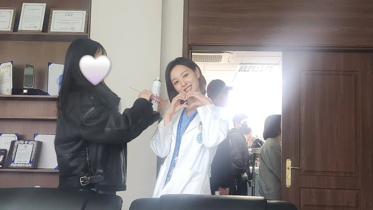 jitaejyty's tweet photo. Jiwon pics from Lee jinhee's IG post 🖤😍 https://t.co/aBD7AAheAb