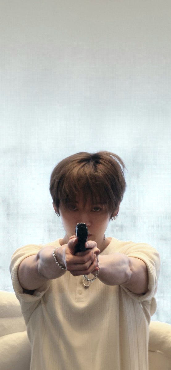 asilentarts's tweet photo. The effect you have on me... 🫠

HD, HQ Wallpaper/ Lockscreen 
#StrayKids #LeeKnow https://t.co/avtlPbAWT1