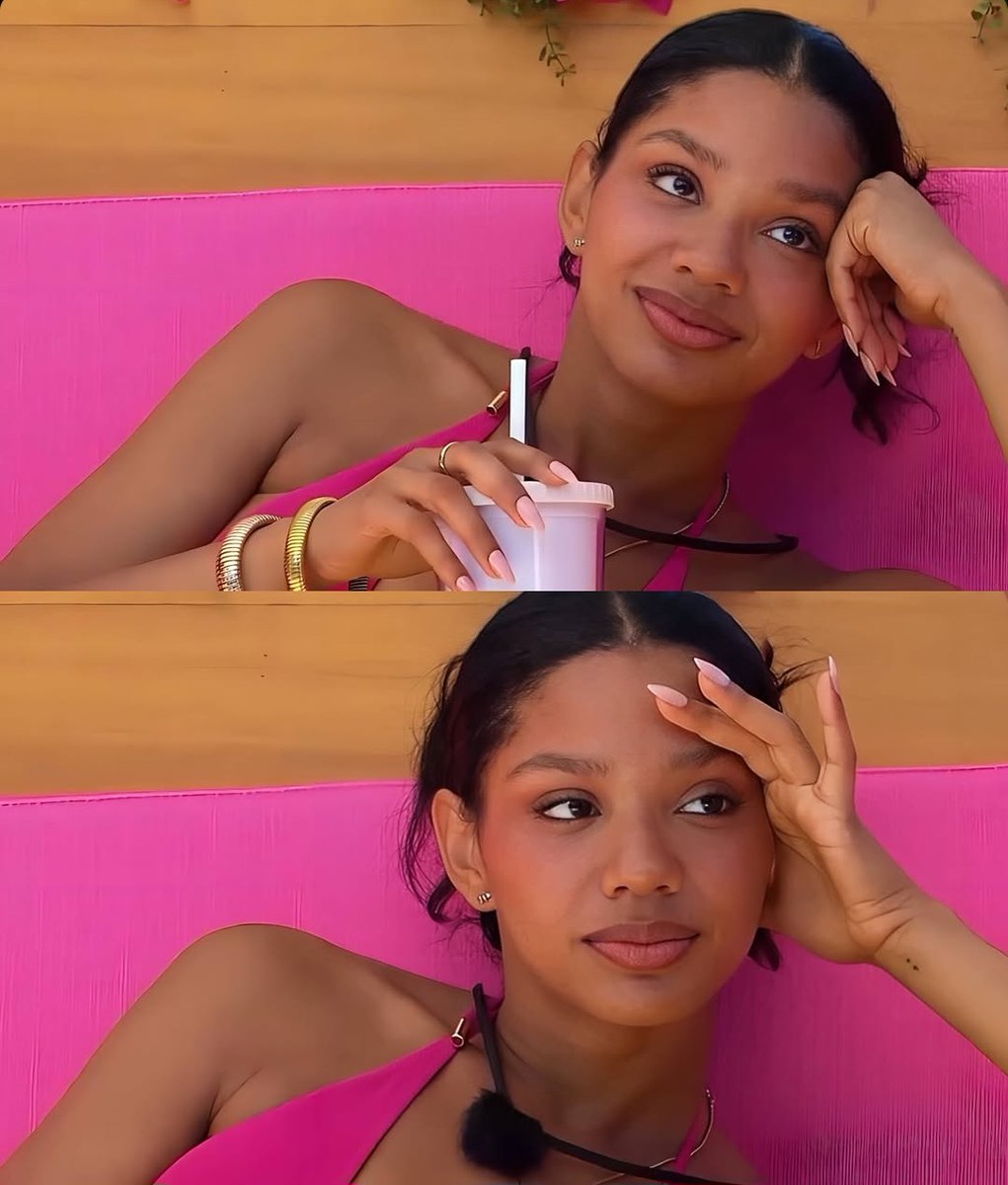 WickedWitch0107's tweet photo. day 6 of #25DaysOfMelanie 
Favorite makeup looks 🩵 she's so beautiful https://t.co/YOSTuxOLik
