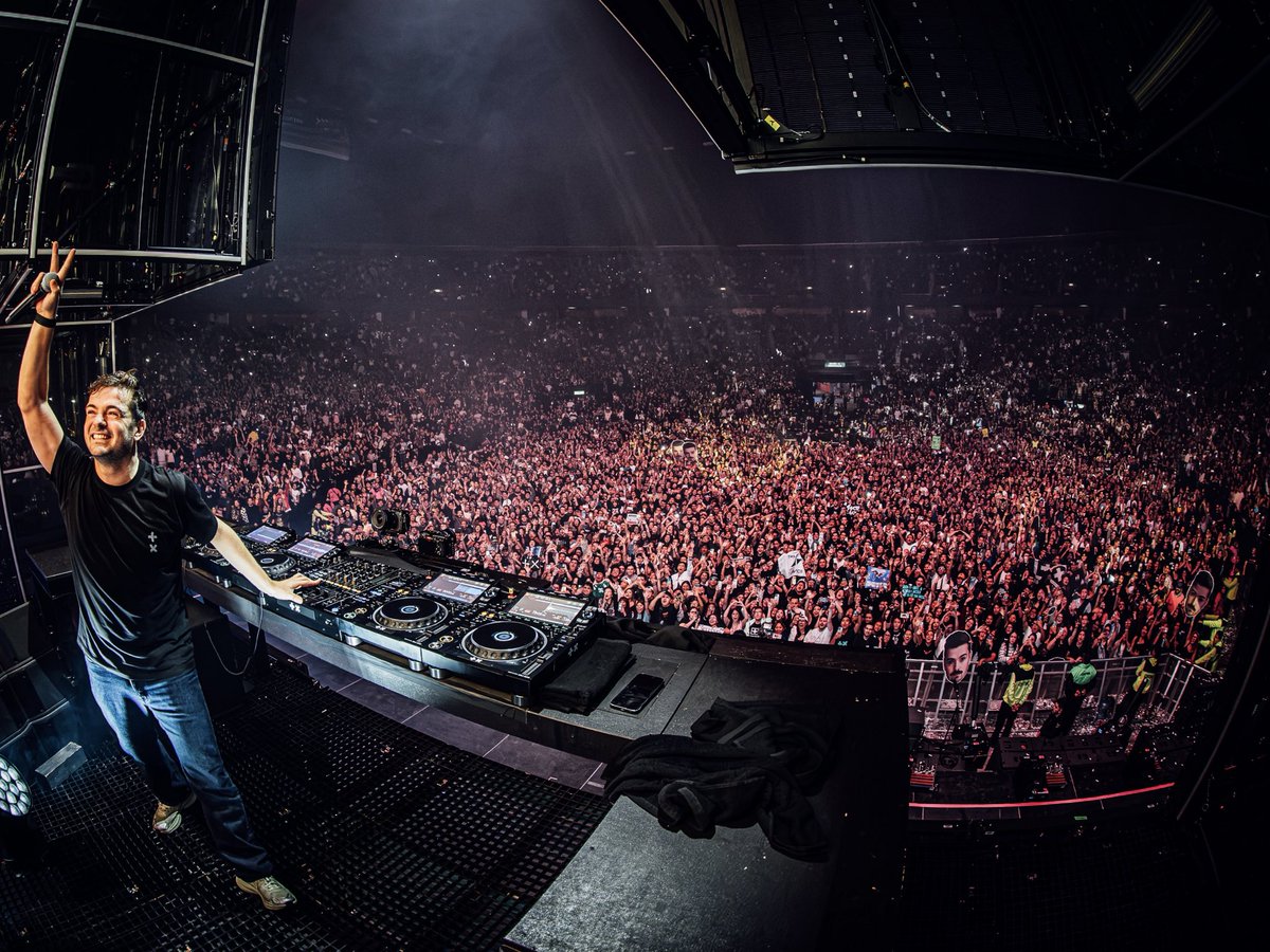 MartinGarrix's tweet photo. NIGHT 1 IN MEXICO CITY 🤯🇲🇽 the energy was absolutely surreal last night ❤️❤️ can’t wait for round 2 tonight!!

VIVA CDM+x https://t.co/Hp3bnM7YaJ