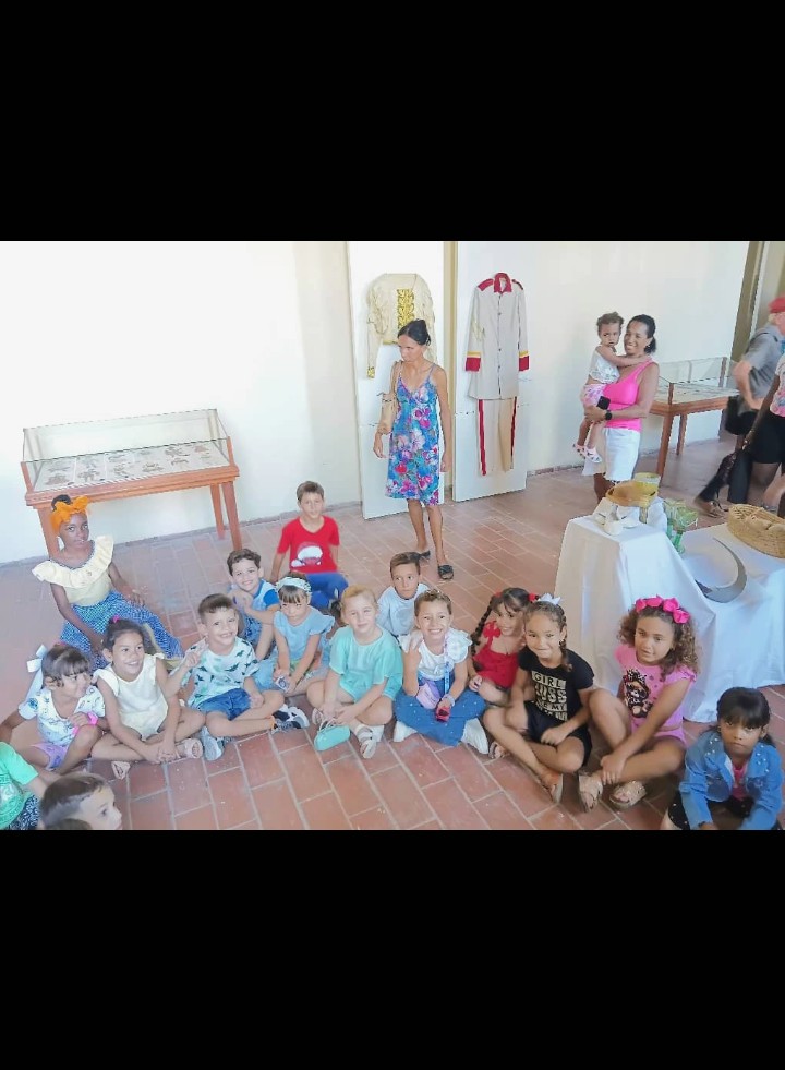 MPena75426's tweet photo. EXCELENTE ACTIVIDAD CULTURAL INFANTIL. SE SOBRE CUMPLIERON LAS EXPECTATIVAS. LA SALA TRANSITORIA COBRÓ VIDA Y LOS MANIQUÍES PARECÍAN SONREIR CON TANTO PÚBLICO.
#Cultura
#PorCamagüeyTodo
#CubaEsCultura 
#CubaPorLaVida https://t.co/RWoAy6dJAU